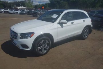 2.0 benzyna 241KM 4X4 wersja 300 4MATIC mały przebieg!!!