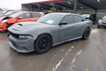 5.7 V8 benzyna 370KM wersja R/T piękny kolor , mała szkoda